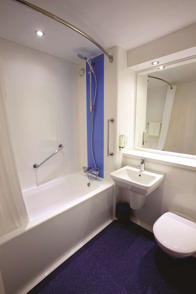 Travelodge Birmingham Kingswinford Phòng bức ảnh